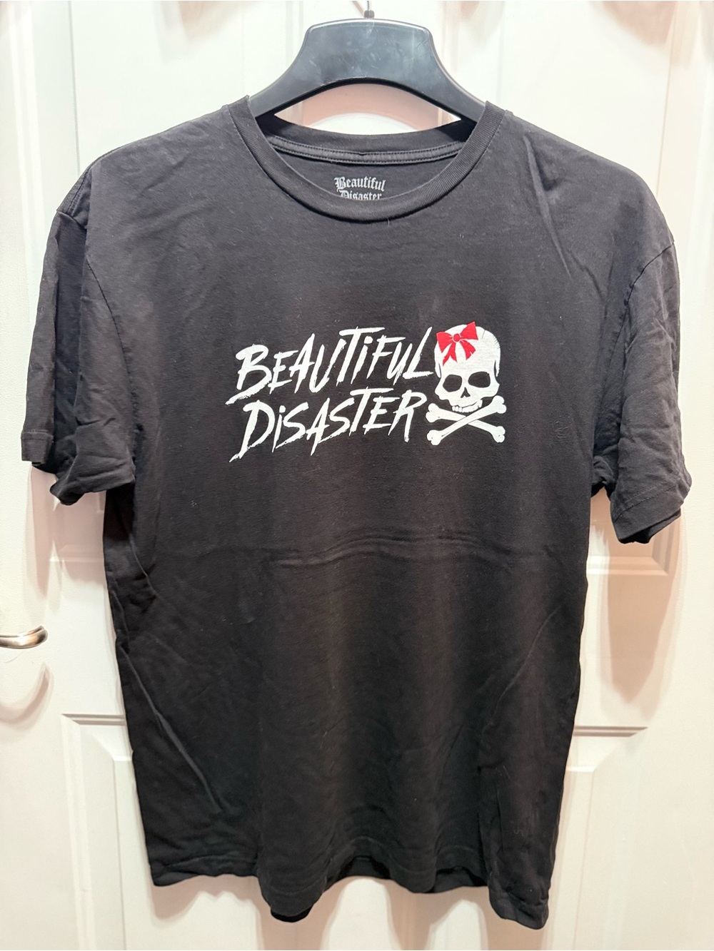 Beautiful Disaster Women's Black Short Sleeve Graphic Tee Size L